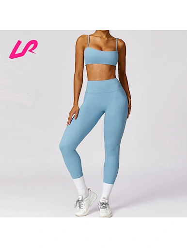 Get seamless comfort and style with our workout yoga set.